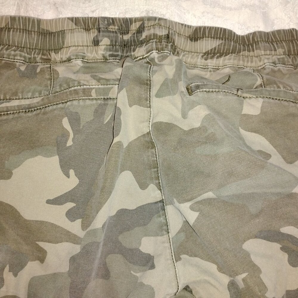 Men's Camo Cargo Pants - Picture 3 of 8